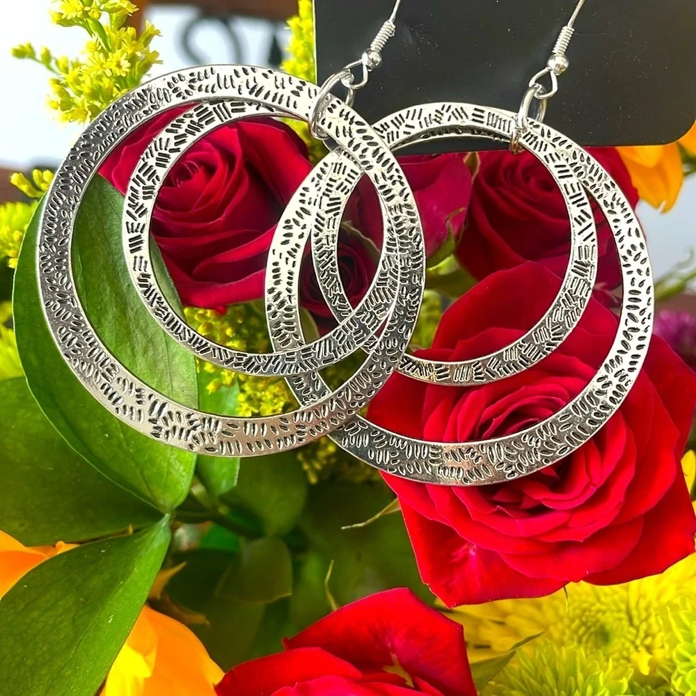 Paparazzi earrings layered Circle Silver Interlocking Hoop  New size large